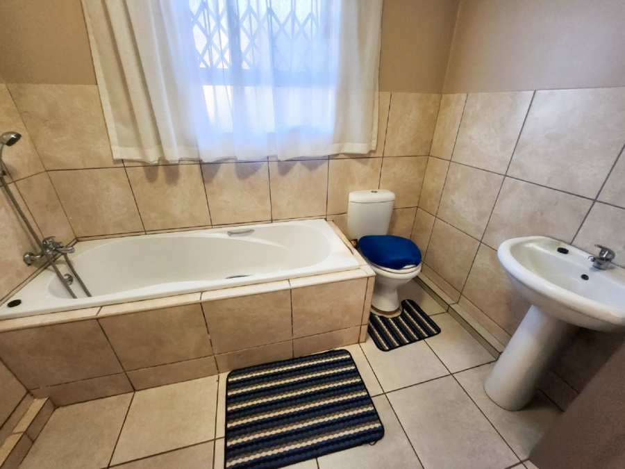 3 Bedroom Property for Sale in Ellaton North West